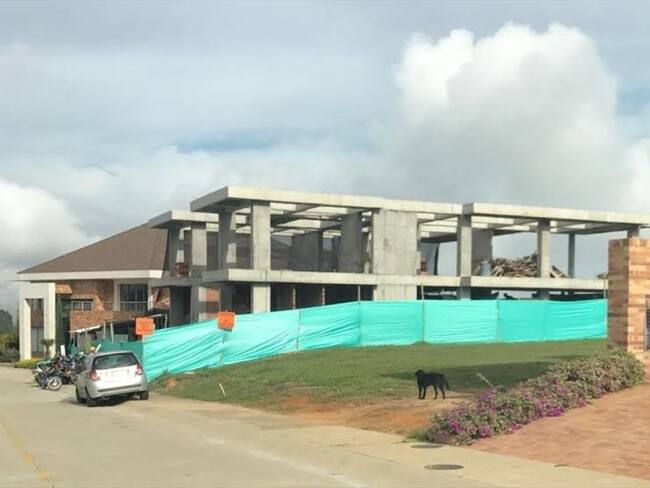 Conyugue de coronel Aguilar construye casa de más de 4.000 millones. Foto: Suministrada por Leszli Kálli.