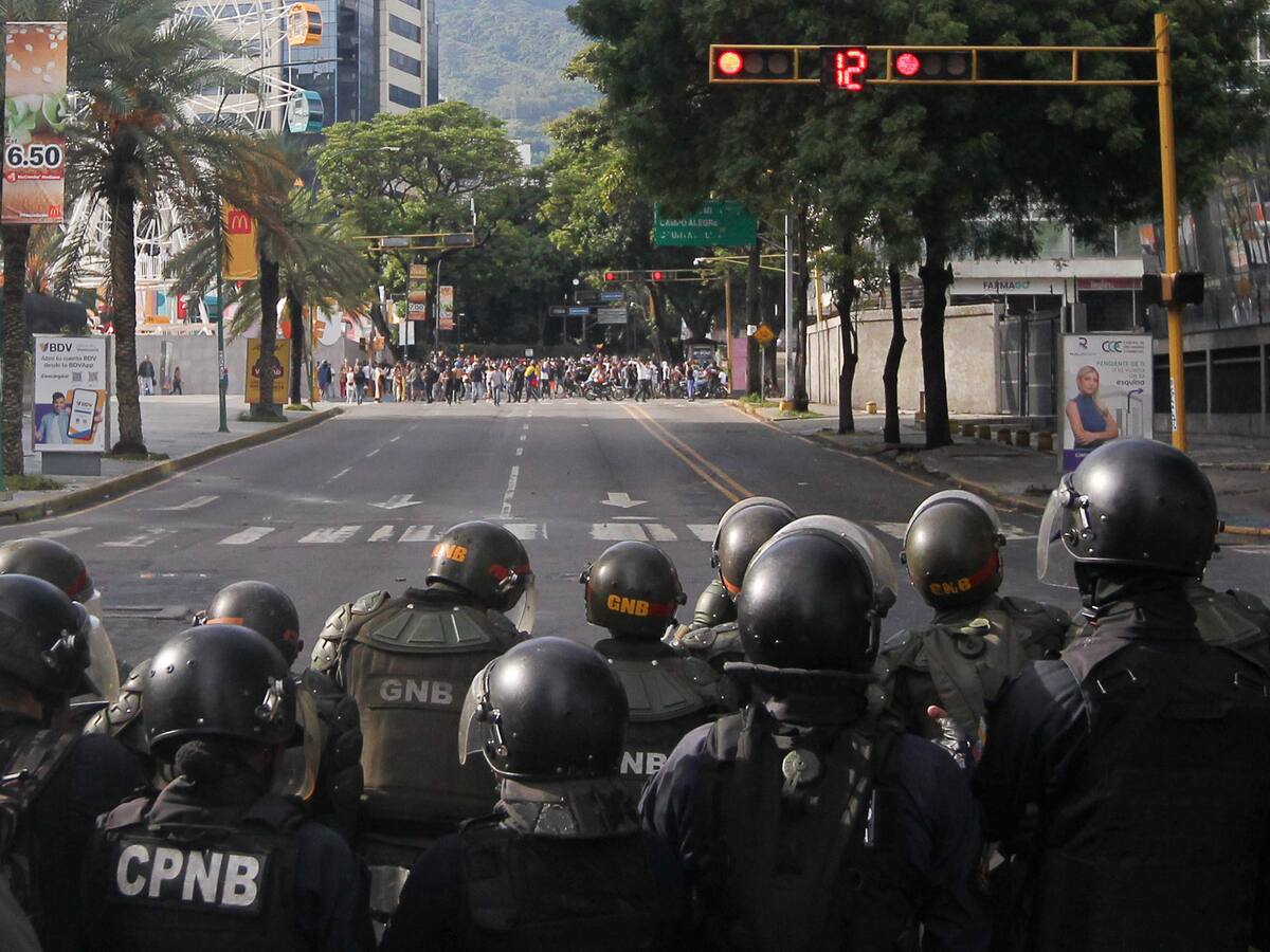 Policías “pretenden tomar” residencia de Embajada argentina en Caracas, denunció opositor