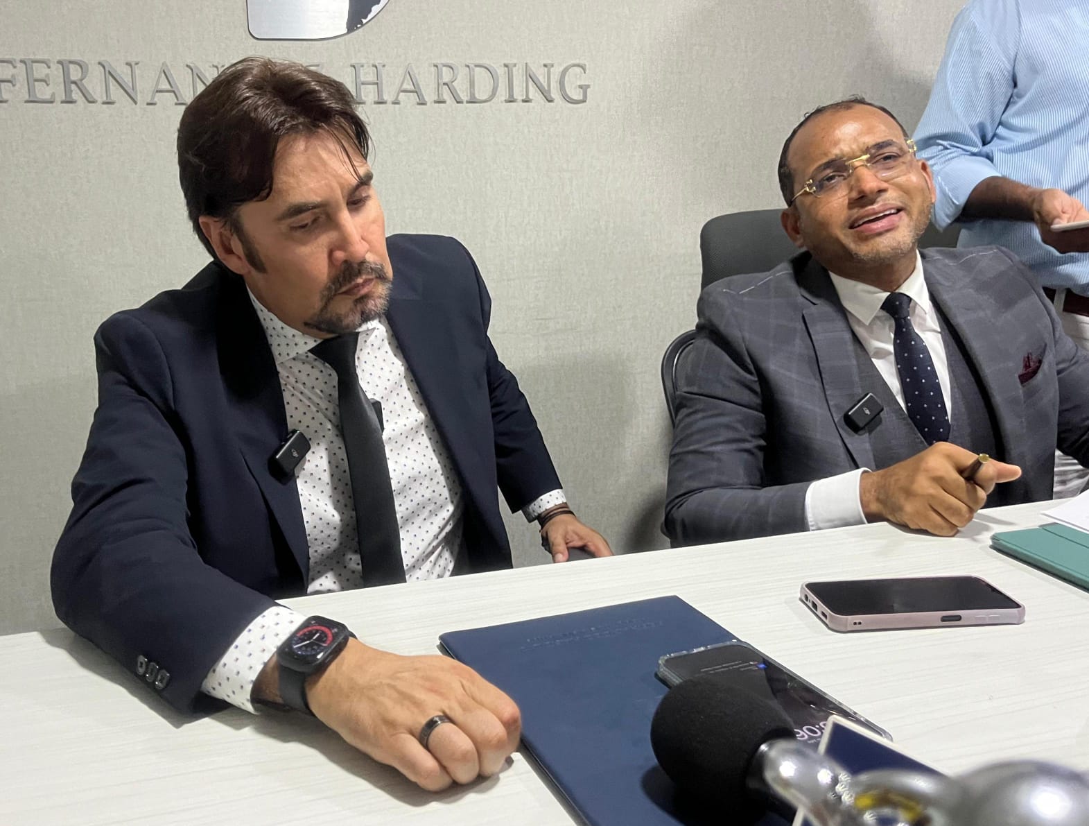 Pastor Luis Fernando Ramón Ramírez y el abogado Alex Fernández/ Gissell Campo