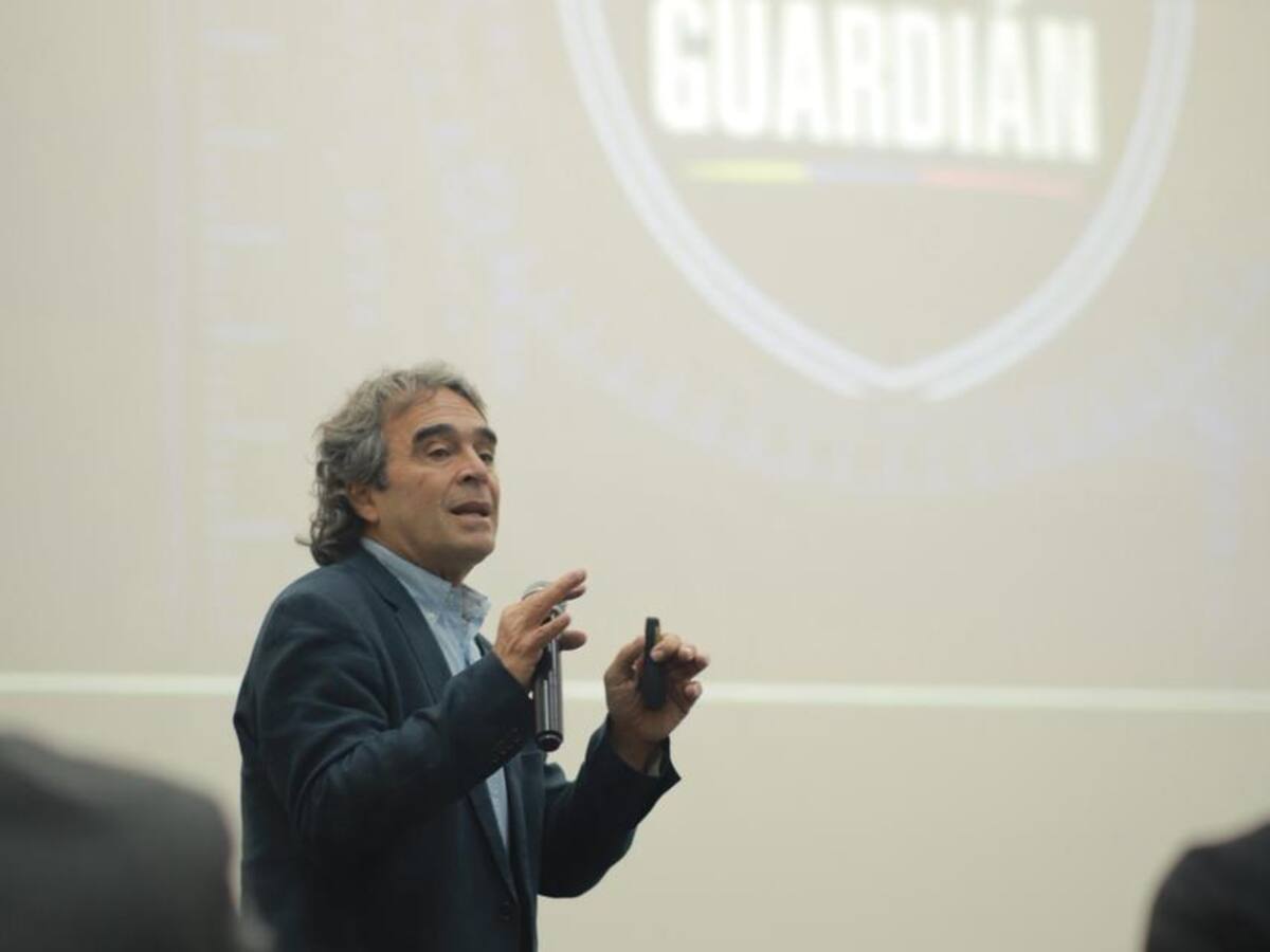 “Toda persona debe tener garantías para un juicio justo”: Sergio Fajardo tras absolución de Uribe
