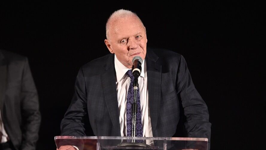 Anthony Hopkins fue vacunado contra el Coronavirus . Foto: Alberto E. Rodriguez/Getty Images