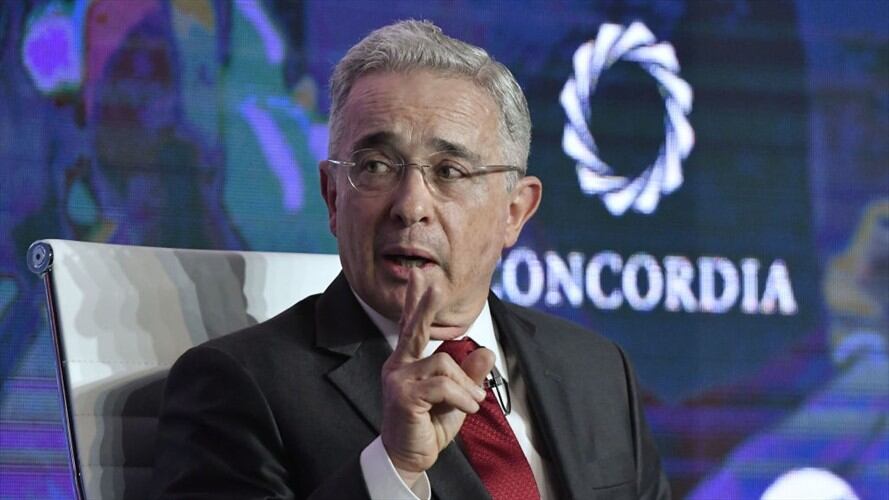 Comentarista de Tokyo 2020 no se percató y leyó al aire mensaje ofensivo contra Uribe. Foto: Getty Images