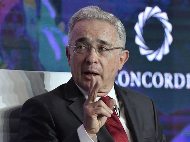 Comentarista de Tokyo 2020 no se percató y leyó al aire mensaje ofensivo contra Uribe. Foto: Getty Images