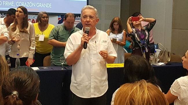El expresidente y senador Álvaro Uribe Vélez, habló sobre las objeciones realizadas por el presidente Iván Duque a seis artículos de la Ley Estatutaria de la JEP. Foto: Claudia Hernández