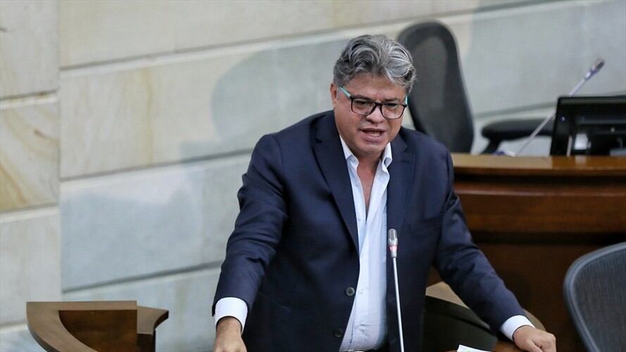 Wilson Arias denunció que la Policía suscribió contratos por $11.000 millones de pesos para fortalecer el ESMAD. Foto: Colprensa / CAMILA DÍAZ