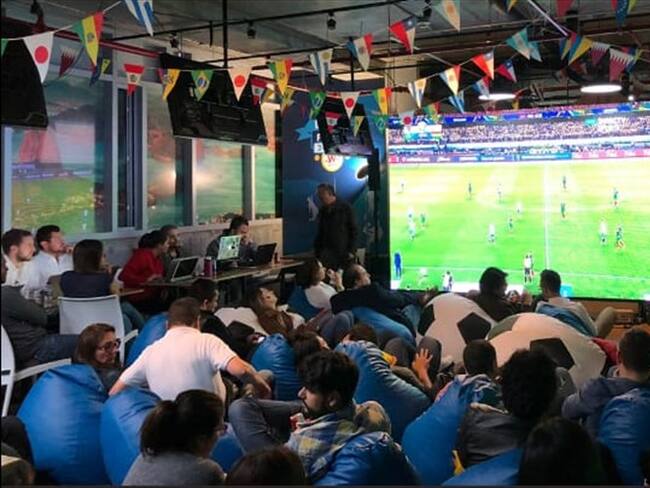Oyentes de La W vivieron primer partido de la Copa América en la casa del fútbol Directv. Foto: La W
