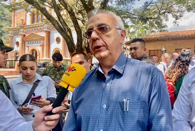 El ministro de Defensa Iván Velasquez. Foto: W Radio.