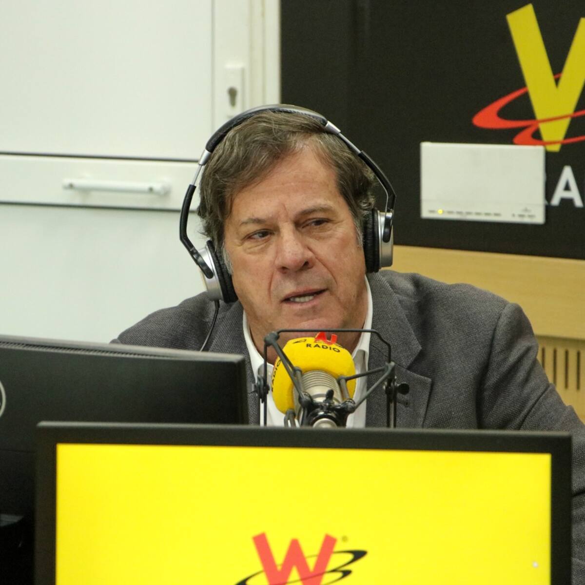 Roberto Pombo presenta su libro ‘Muebles viejos’
