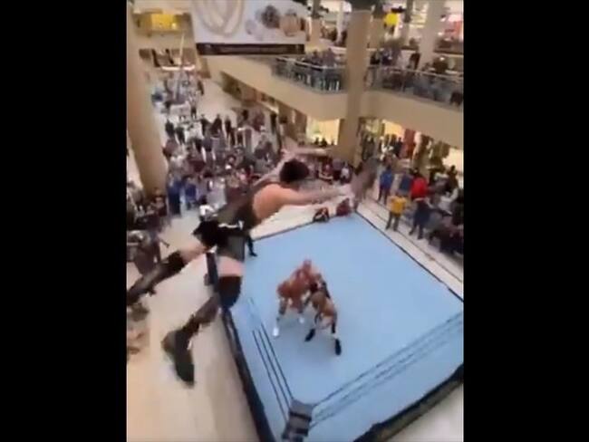 Pj Hawx luchaba junto a su padre, Luke Hawx, contra Warren Johnson y Zack Mason . Foto: Captura de Pantalla