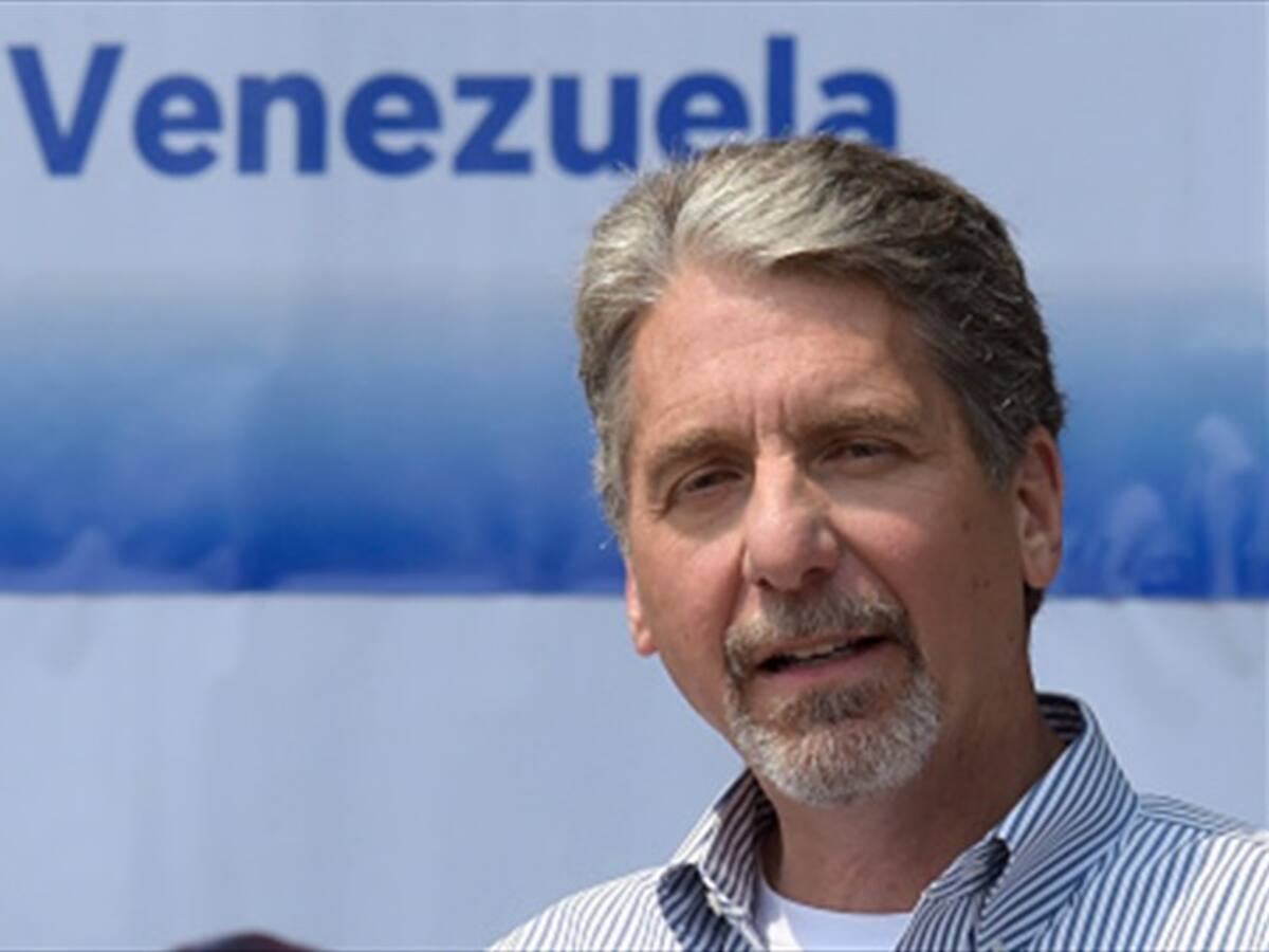 Estados Unidos pide a militares venezolanos permitir el ingreso de ayuda humanitaria