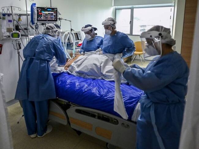 Hubo una disminución en la ocupación general de camas UCI de 94,14 % el 18 de enero al 74.4 % el 4 de febrero de 2021. Foto: Getty Images / JOAQUIN SARMIENTO