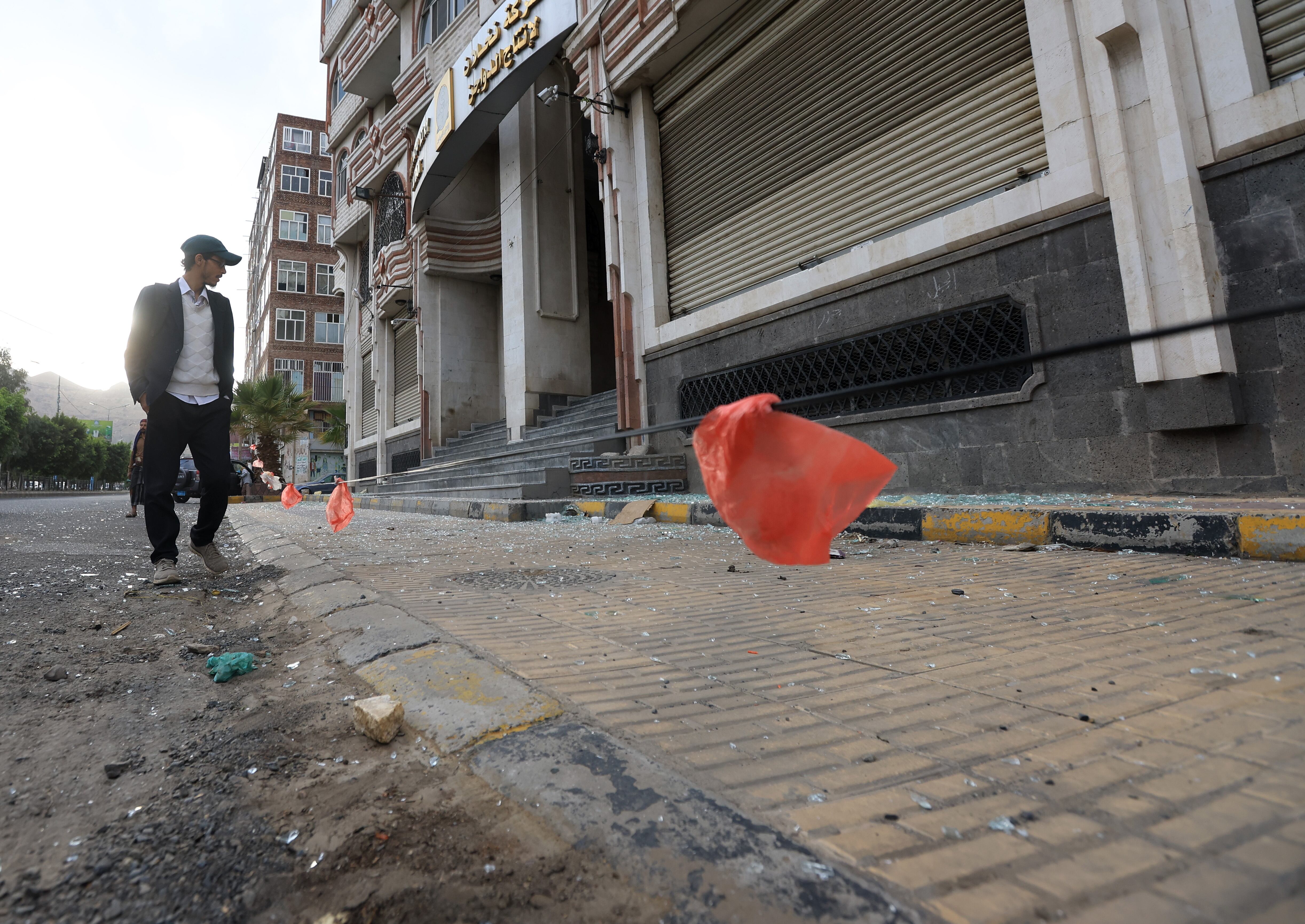 Bombardeo de Estados Unidos en Yemen. FOTO: EFE/EPA/YAHYA ARHAB