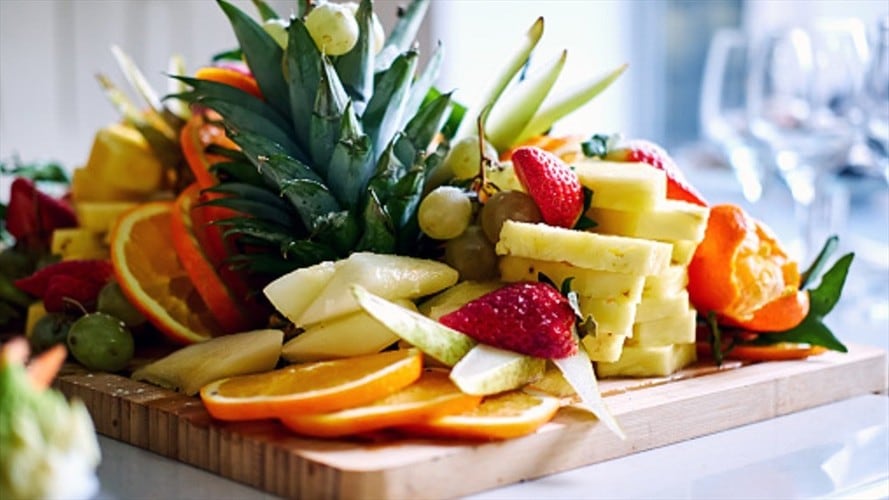 Un estudio publicado por Oxidative Medicine and Cellular Longevity encontró que dos frutas consumidas por la noche podrían ayudar a reducir hasta tres kilos.. Foto: Getty Images