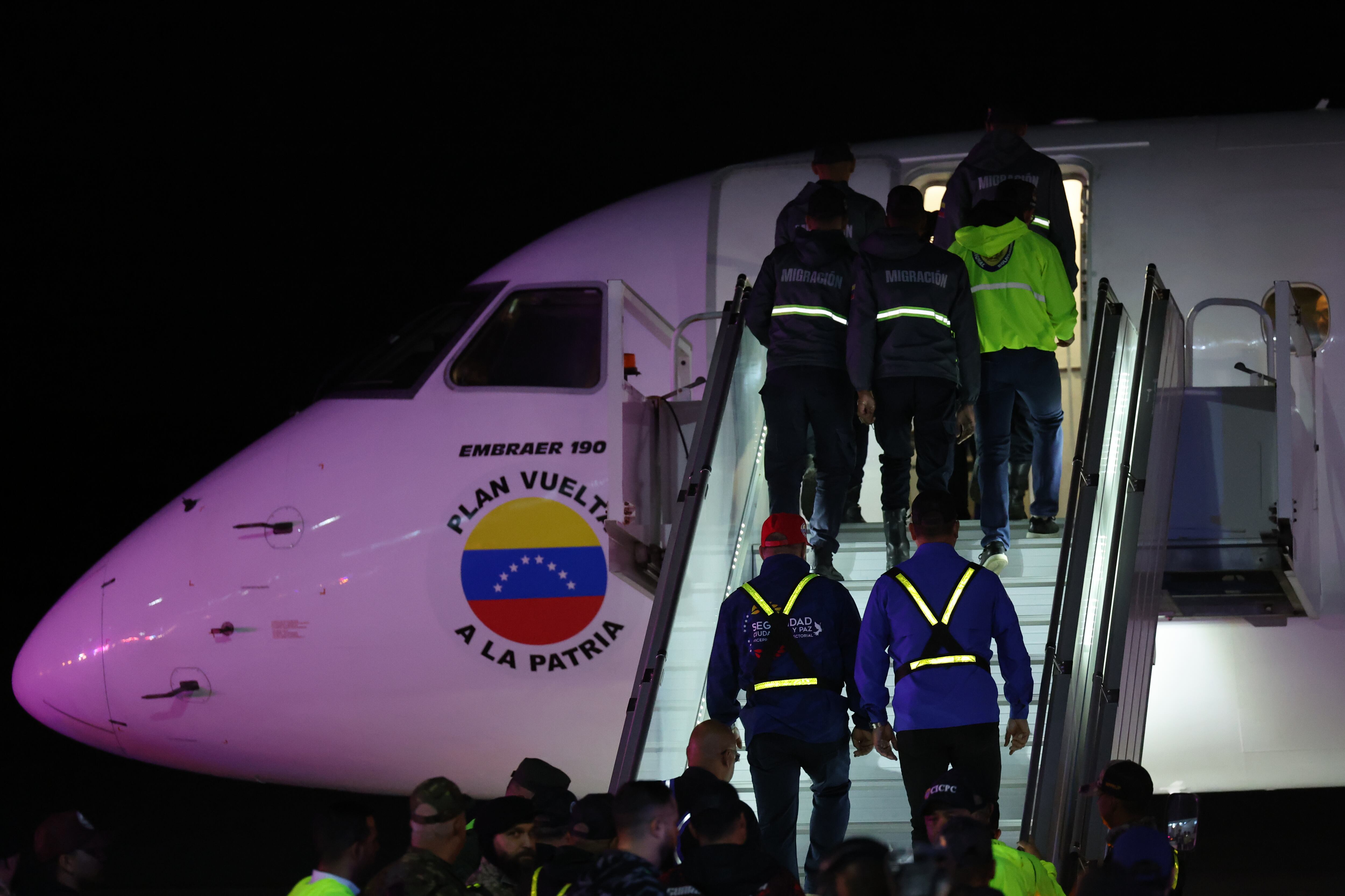 Aviones aterrizan en Venezuela con deportado desde Estados Unidos. FOTO: EFE/ Miguel Gutiérrez