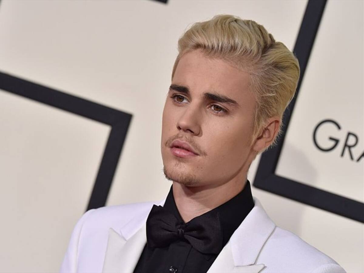Justin Bieber rechaza un grupo de fanáticas que lo esperaban afuera de su casa