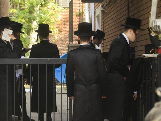 [Video] Filtran imágenes de una boda judía con más de 7.000 personas sin tapabocas