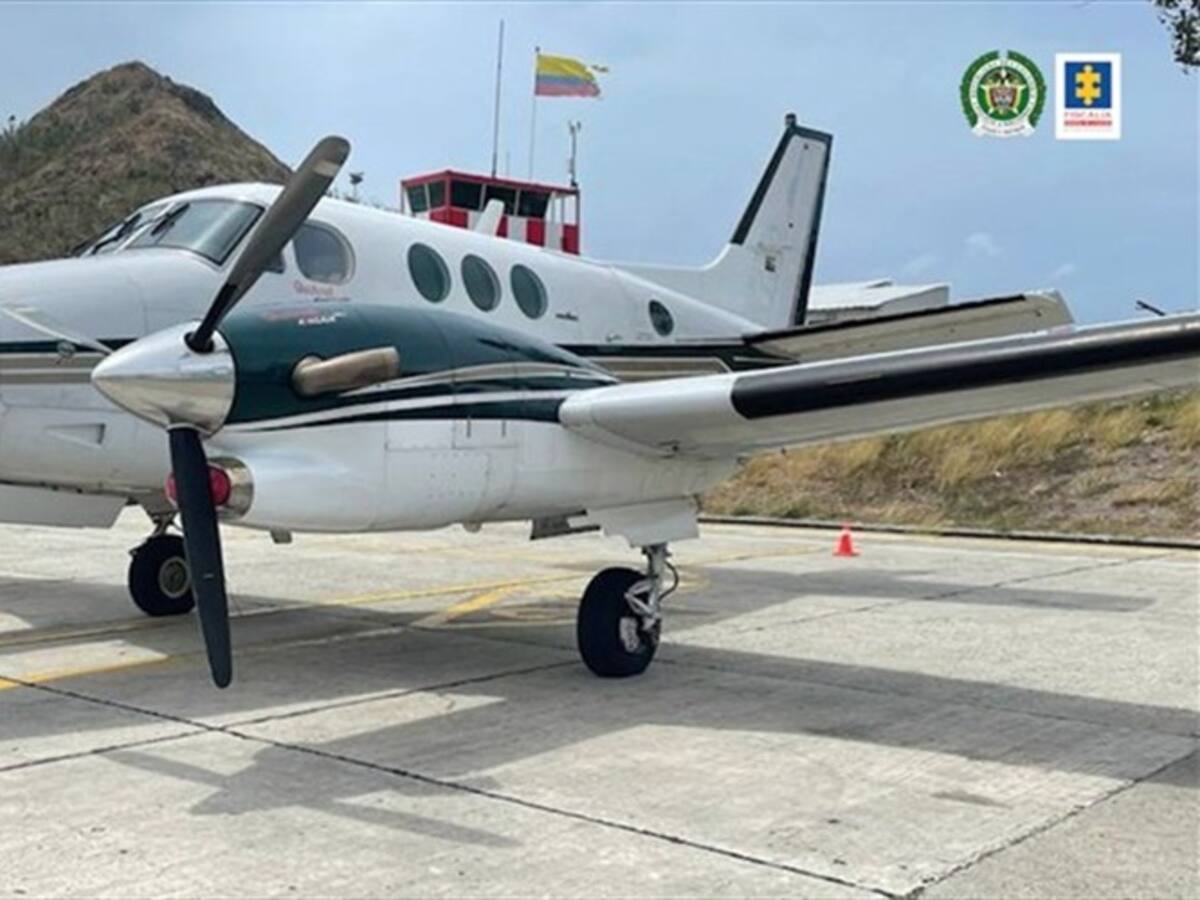 Fiscalía decomisa avioneta del esposo de Alejandra Azcárate