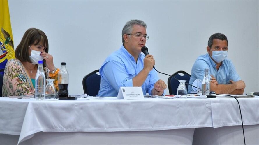 Iván Duque recorrió algunos barrios, establecimientos comerciales, restaurantes y zonas residenciales afectadas por el coletazo del huracán Eta. Foto: UNGRD