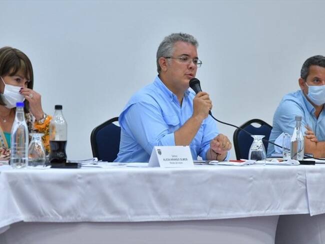 Iván Duque recorrió algunos barrios, establecimientos comerciales, restaurantes y zonas residenciales afectadas por el coletazo del huracán Eta. Foto: UNGRD