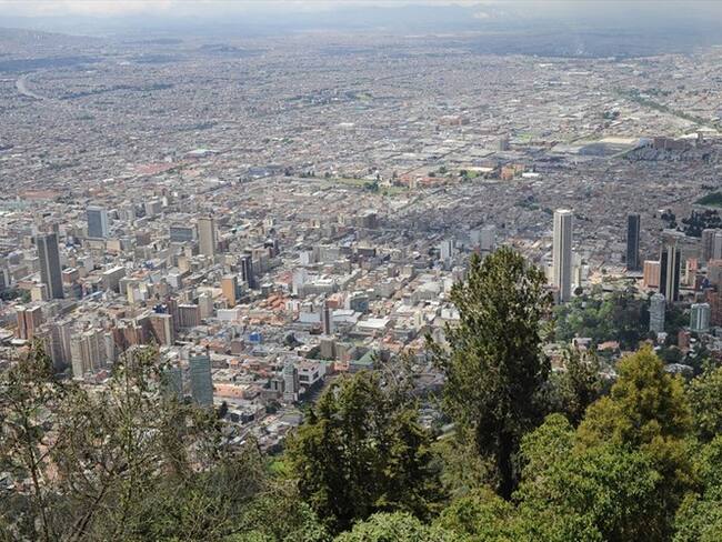 Con falsos formularios, estafadores engañan a aspirantes a subsidios de vivienda en Bogotá. Foto: Getty Images