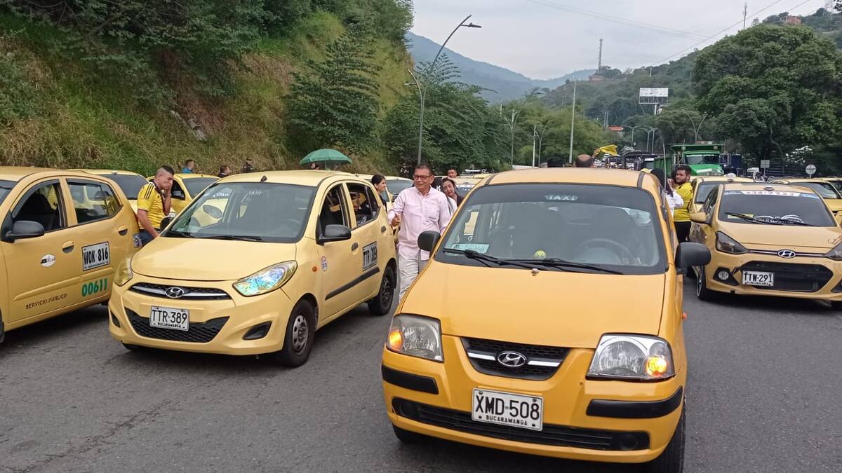 Con normalidad se desarrolló plan tortuga de taxistas en Bucaramanga