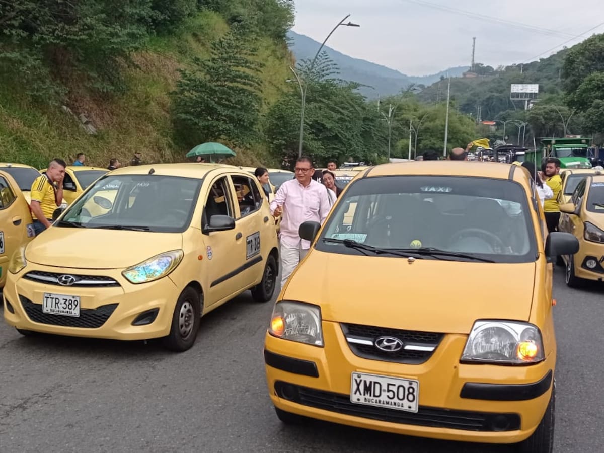 Con normalidad se desarrolló plan tortuga de taxistas en Bucaramanga