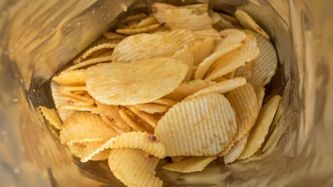 El proyecto busca garantizar el acceso a una información clara sobre los componentes de los productos comestibles y las bebidas. Foto: Getty Images / ANGYEE054