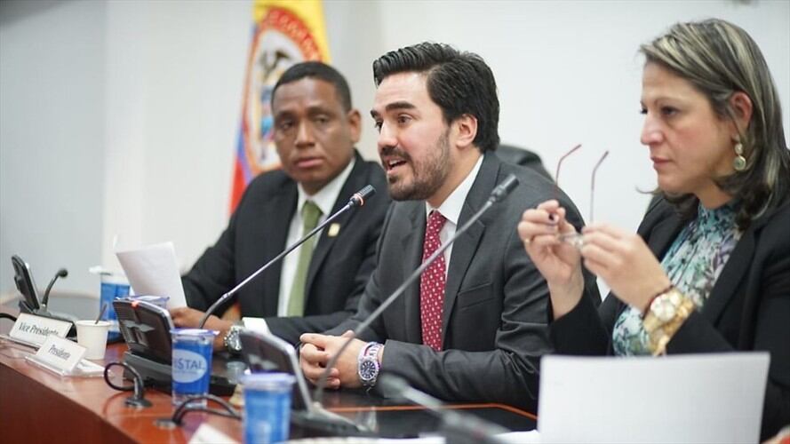 Gabriel Santos pide la renuncia de la ministra Karen Abuninen. Foto: Colprensa
