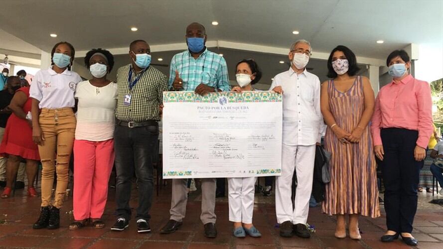 Firman pacto por la búsqueda de los desaparecidos en Buenaventura. Foto: Cortesía de Unidad de Búsqueda de Desaparecidos