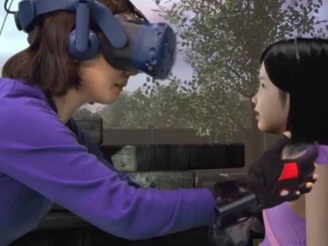 Gracias a la realidad virtual, una madre pudo volver a ver su hija fallecida. Foto: Captura de video