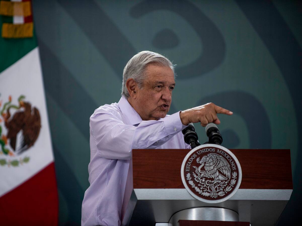 AMLO envió a su secretario de Hacienda a Perú para ayudar en la crisis económica