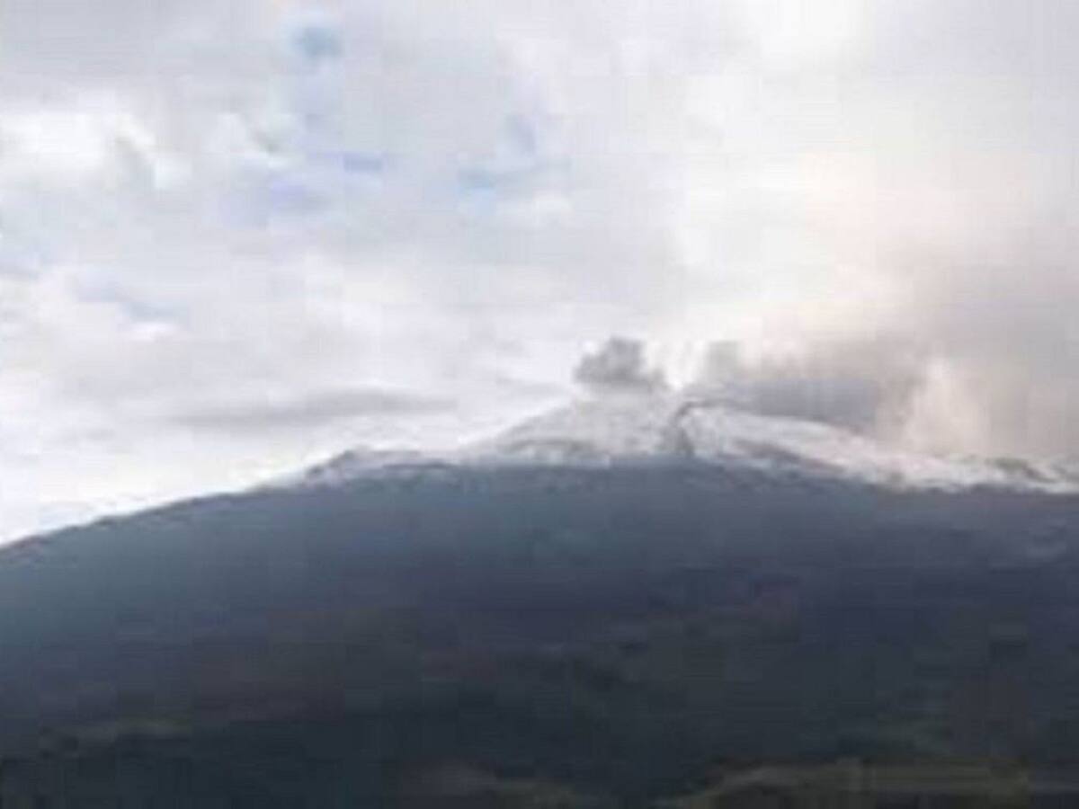 Servicio Geológico Colombiano confirmó constante caída de ceniza en Manizales