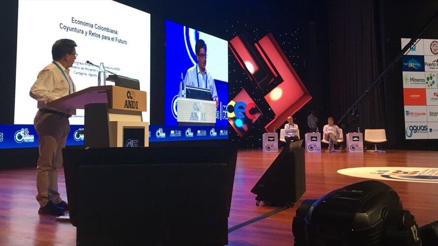 La solución de este panorama, explicó Carrasquilla, está en los tres puntos que ha planteado el gobierno del presidente Iván Duque. Foto: Antonio Canchila (W Radio)