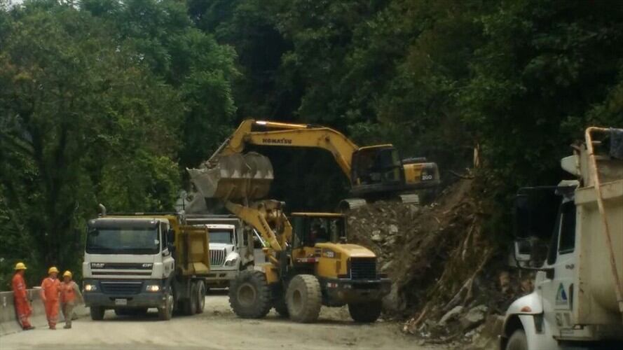 El cierre de la vía al Llano se mantiene de manera indefinida por los continuos derrumbes . Foto: Colprensa