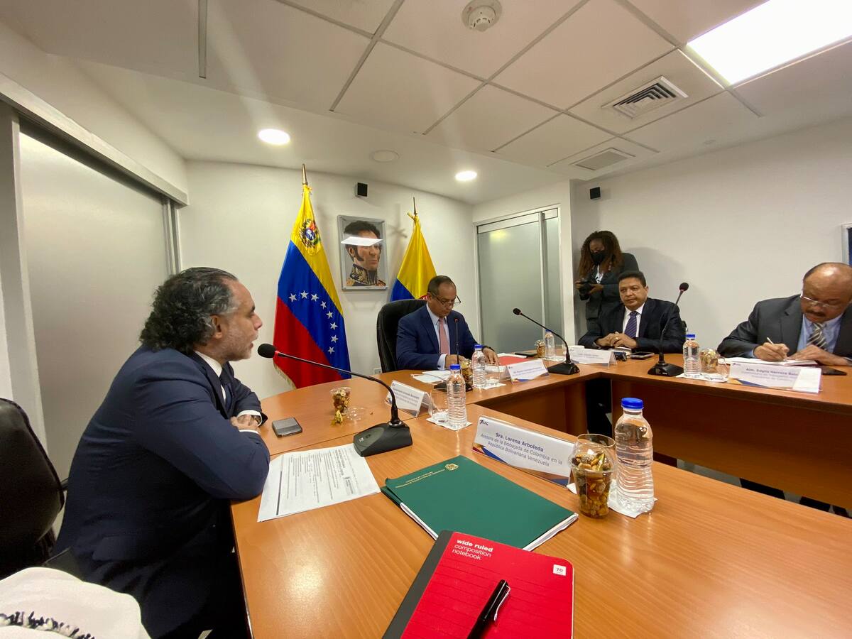 Venezuela y Colombia trabajan para el restablecimiento de transporte aéreo