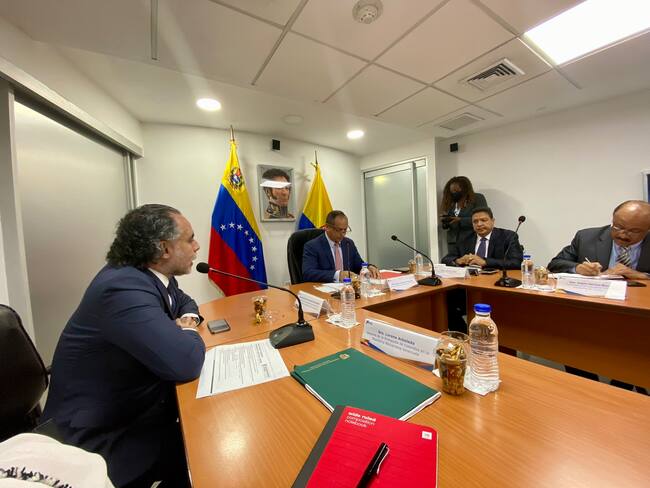 Colombia y Venezuela en dialogo. Foto: Twitter @AABenedetti