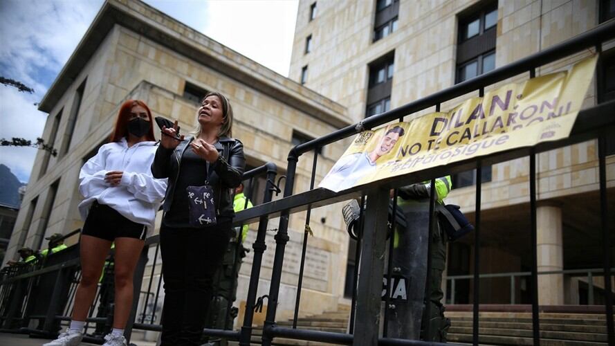 Familiares de Dilan Cruz se manifiestan contra proceso penal iniciado por su muerte.. Foto: Colprensa