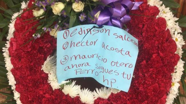 Según el exmandatario, encima del arreglo floral había un mensaje en el que se mencionaba a dos de los exalcaldes de Tierralta que fueron asesinados al parecer por grupos armados ilegales.. Foto: Cortesía