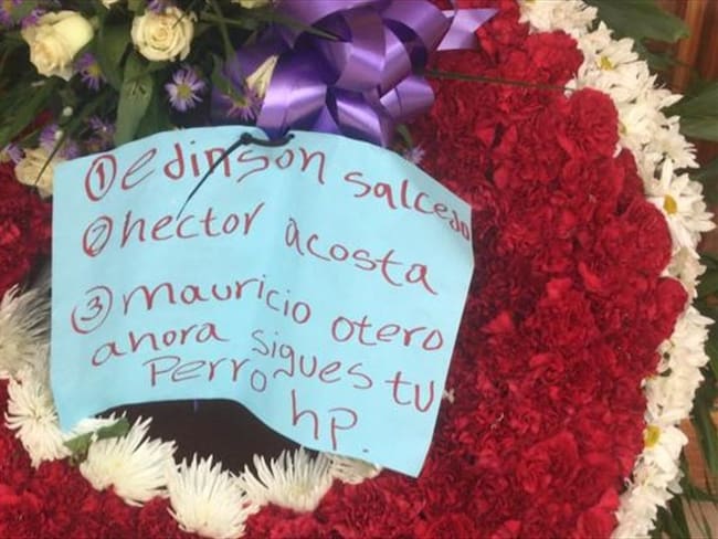 Según el exmandatario, encima del arreglo floral había un mensaje en el que se mencionaba a dos de los exalcaldes de Tierralta que fueron asesinados al parecer por grupos armados ilegales.. Foto: Cortesía