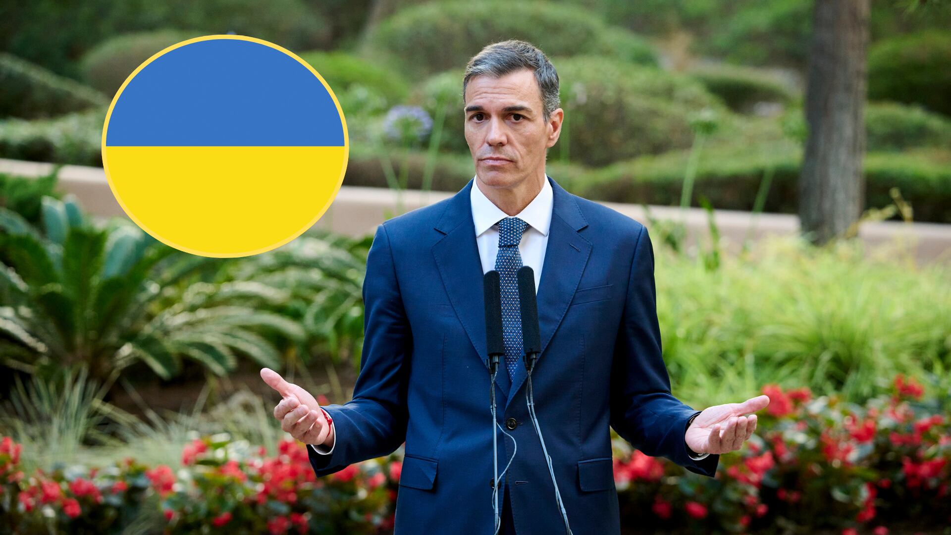 Presidente del gobierno de España, Pedro Sanchez y bandera de Ucrania. Foto: Carlos Alvarez/Getty Images