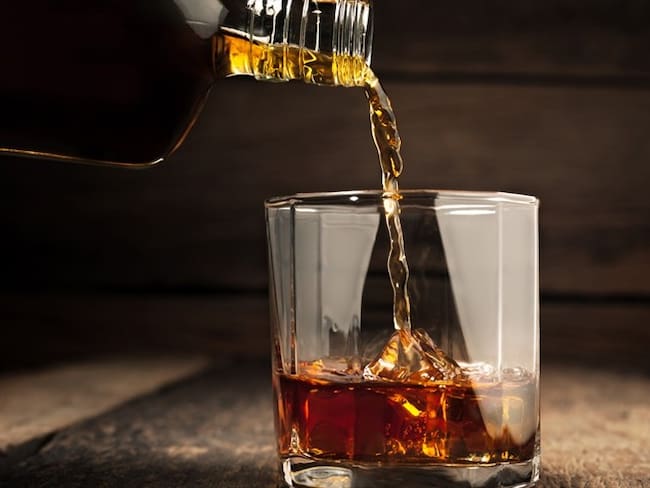 ¿Cuánto tiempo permanece el alcohol en el cuerpo?. Foto: Getty Images /  wiratgasem