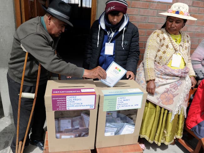 Votación en Bolivia. I Foto: JORGE BERNAL/AFP via Getty Images.