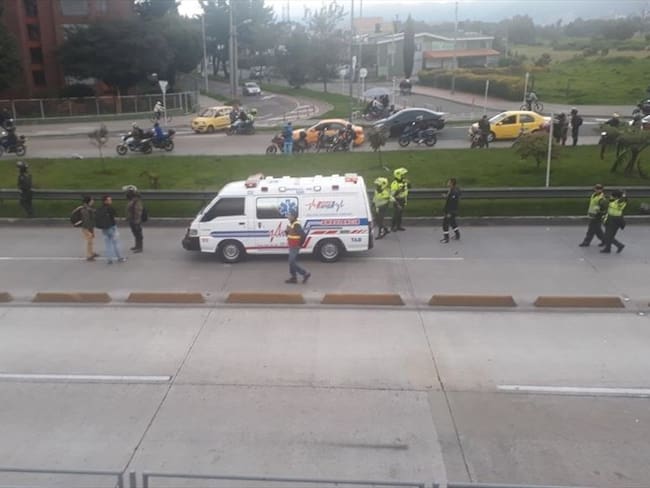 En el incidente se vieron involucradas varias motos y un uniformado de la Policía.. Foto: La W