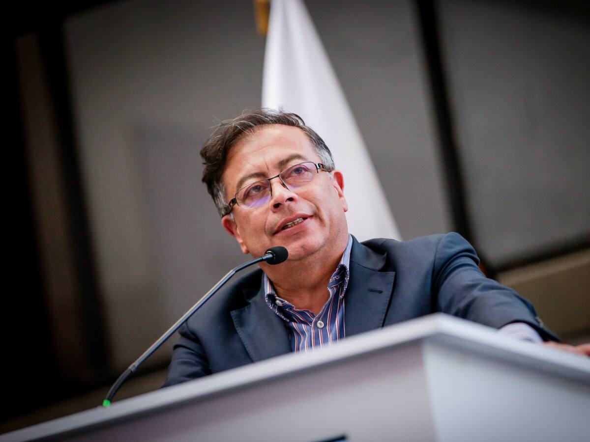 Gustavo Petro tuvo posesión espiritual en Bogotá