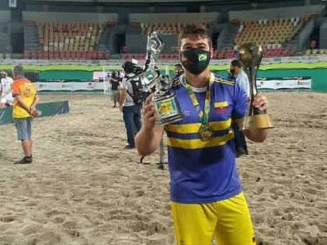 Sergio Vélez es reconocido como el mejor arquero en Mundial de Fútbol Arena en Brasil