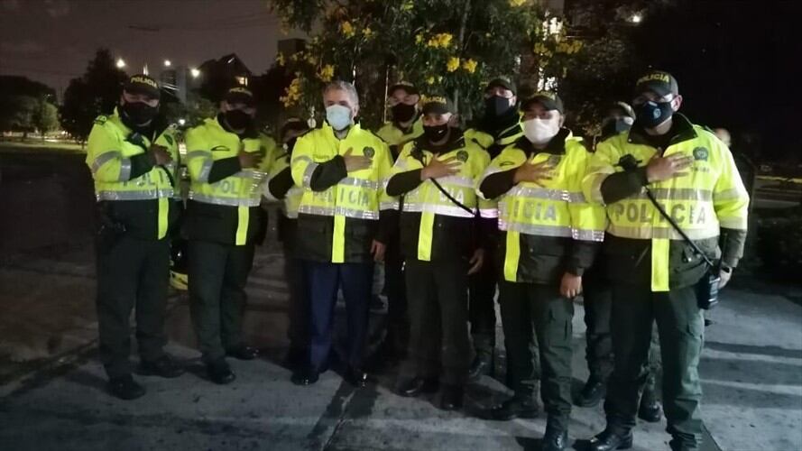 El presidente Iván Duque hizo un recorrido por la localidad de Kennedy, para saludar a los uniformados de la Policía Metropolitana de Bogotá. Foto: Cortesía