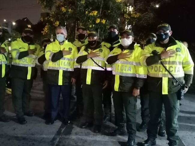 El presidente Iván Duque hizo un recorrido por la localidad de Kennedy, para saludar a los uniformados de la Policía Metropolitana de Bogotá. Foto: Cortesía