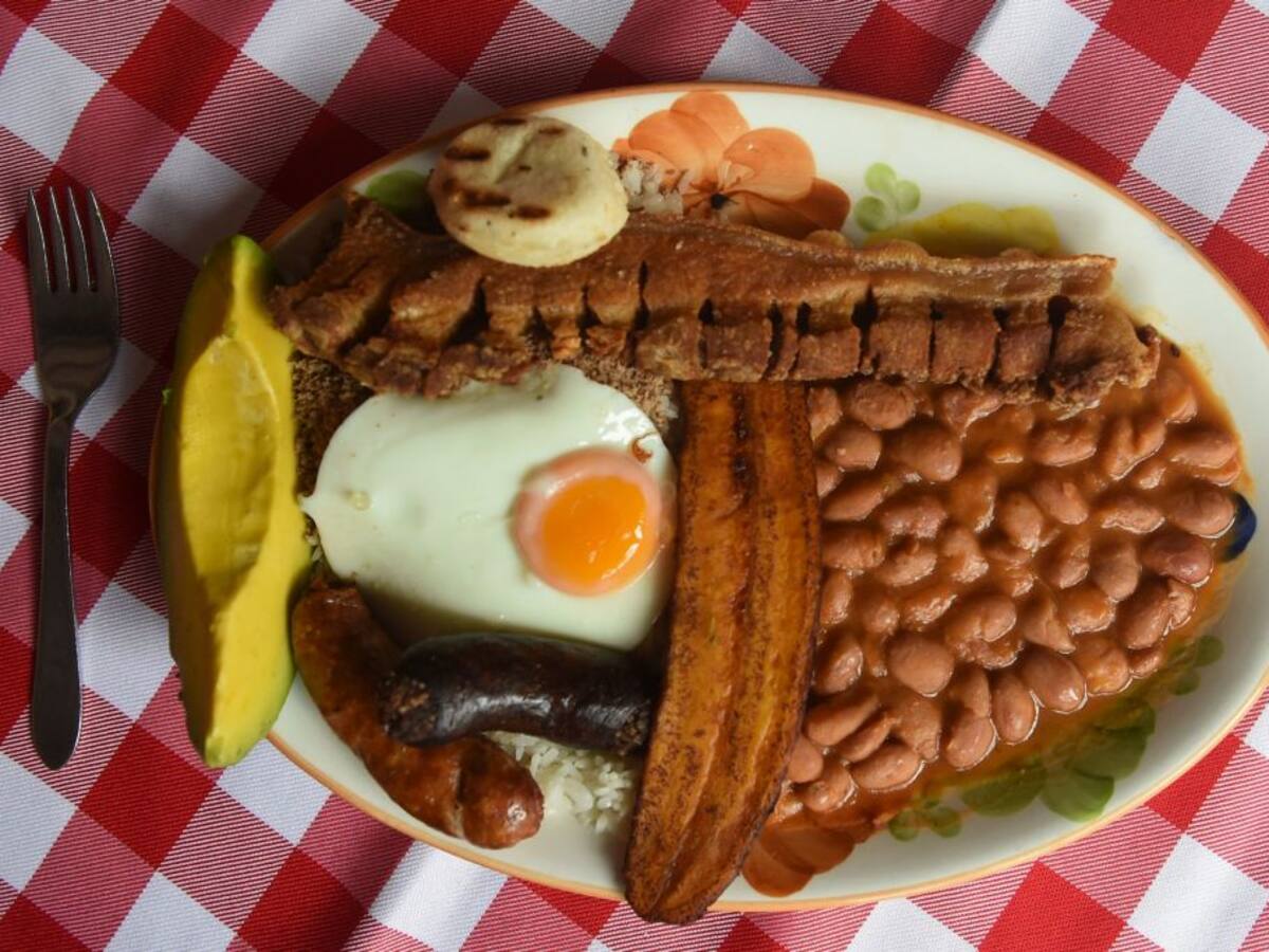 Así es ‘De cero a cuatro mil ochocientos’, el libro que realza la gastronomía colombiana