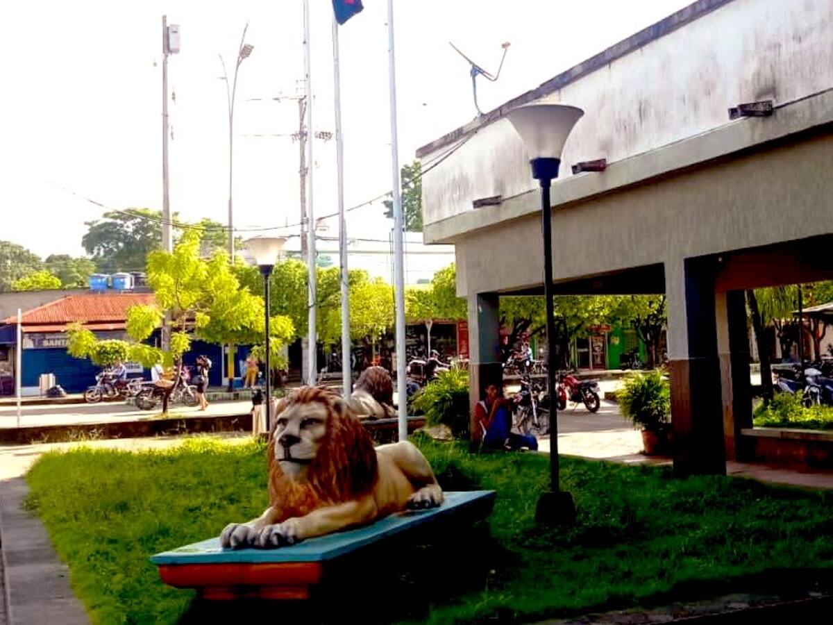 ELN izó bandera frente a la Alcaldía del municipio de Tibú