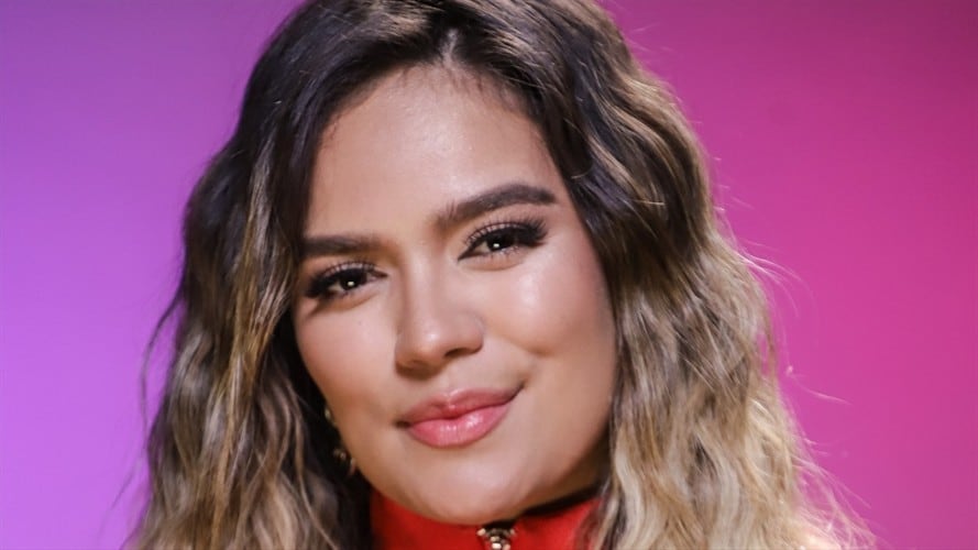 Karol G presumió sus posaderas haciendo sentadillas. Foto: John Parra/Getty Images